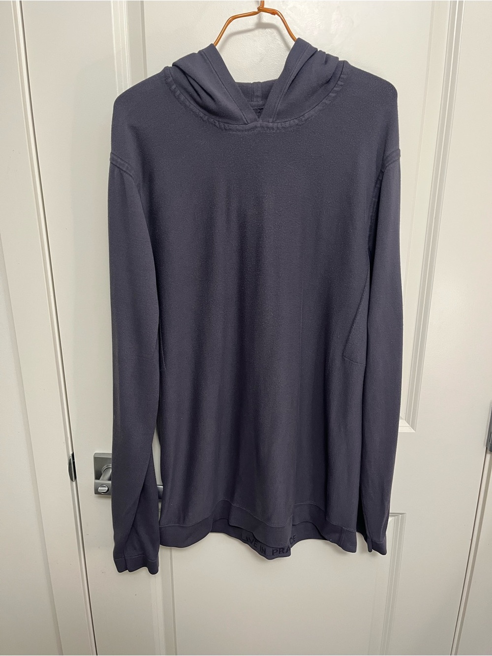 Lululemon Men's Dusk Light Hoodie in the color Moonwalk in size M